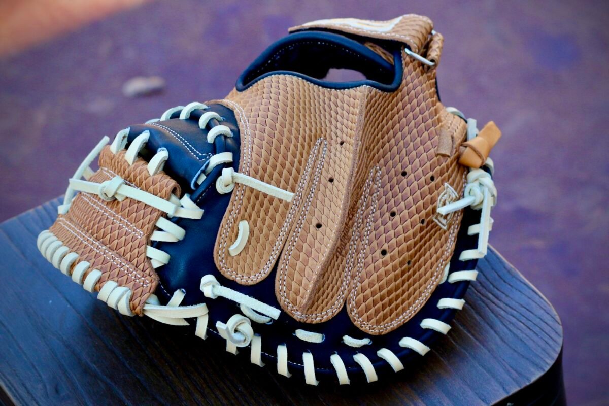 32.5 Catcher's Mitt (RHT) (Youth)