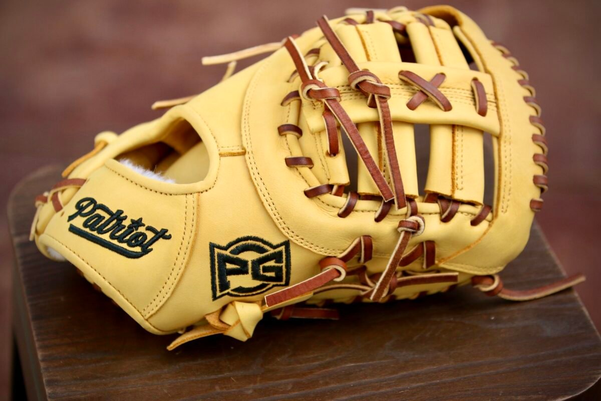 12 1st Base Glove (RHT) (YOUTH)