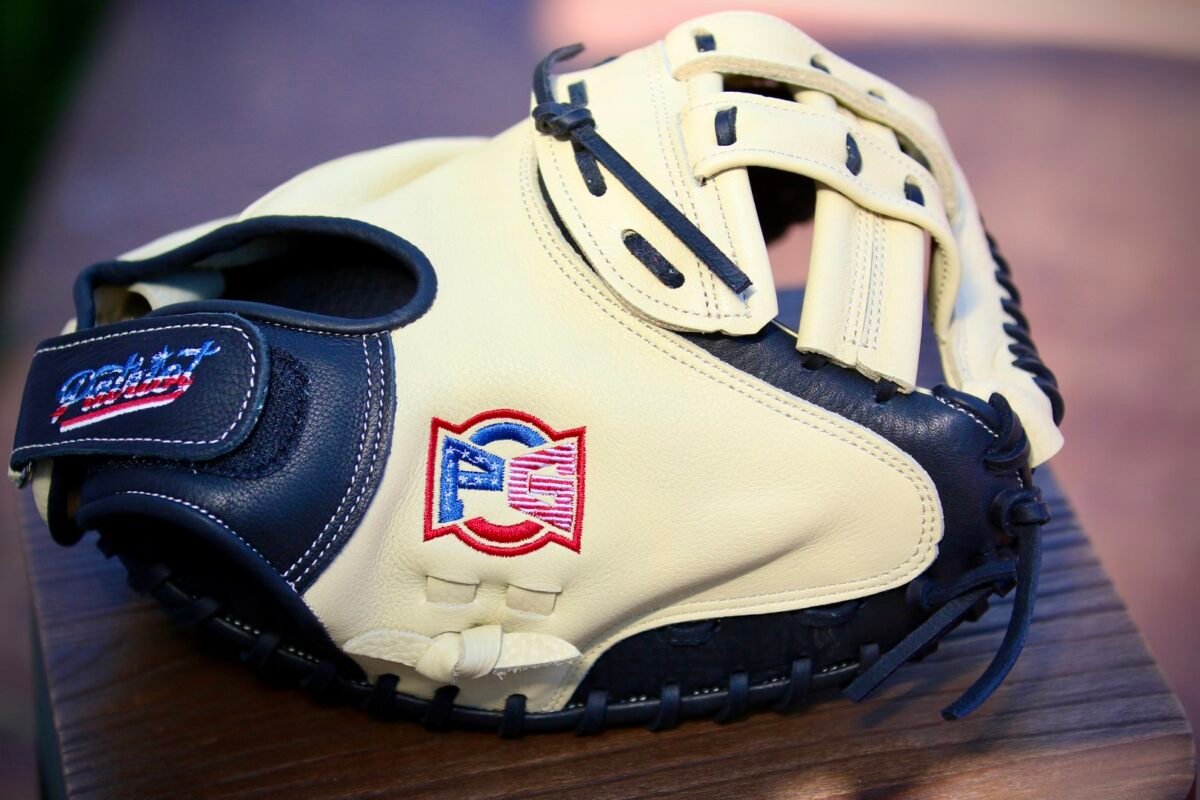 34 Fastpitch Catcher's Mitt (RHT)