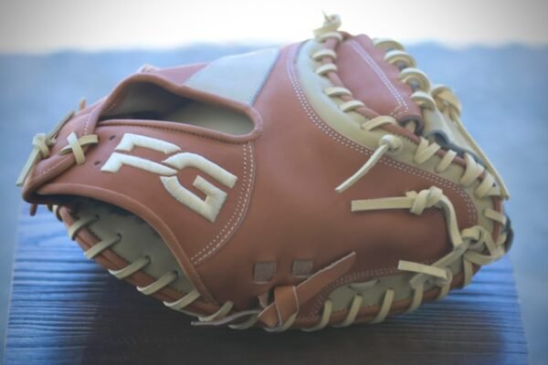 33.5 Pro-Select Catcher's Mitt RHT